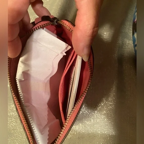 Nwt COACH MINI WRISTLET - Picture 4 of 8